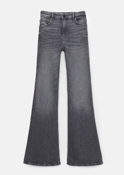 Jeans grigi, un must cool dell’Auturno-Inverno 2024 Jeans grigi, un must cool dell’Auturno-Inverno 2024