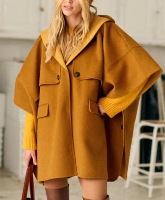 Passione Mantella: il capospalla avvolgente e chic che ha conquistato la stagione fredda Passione Mantella: il capospalla avvolgente e chic che ha conquistato la stagione fredda