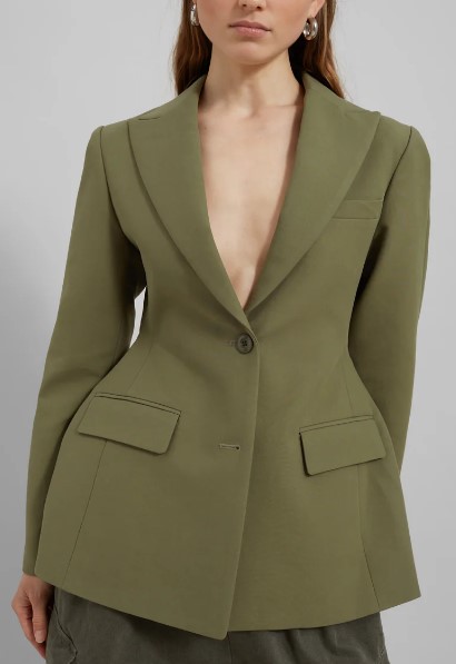 Scommettiamo che il Blazer a clessidra sarà il tuo prossimo acquisto? Scommettiamo che il Blazer a clessidra sarà il tuo prossimo acquisto?