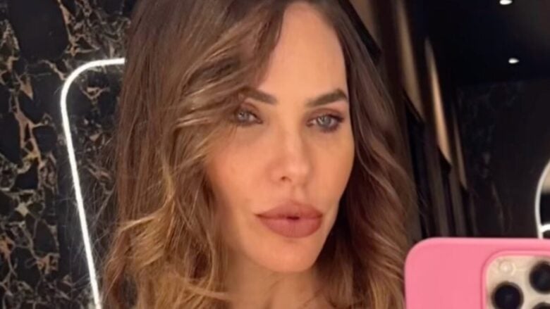 Ilary Blasi segue il trend del momento con il Look con stampa bandana!