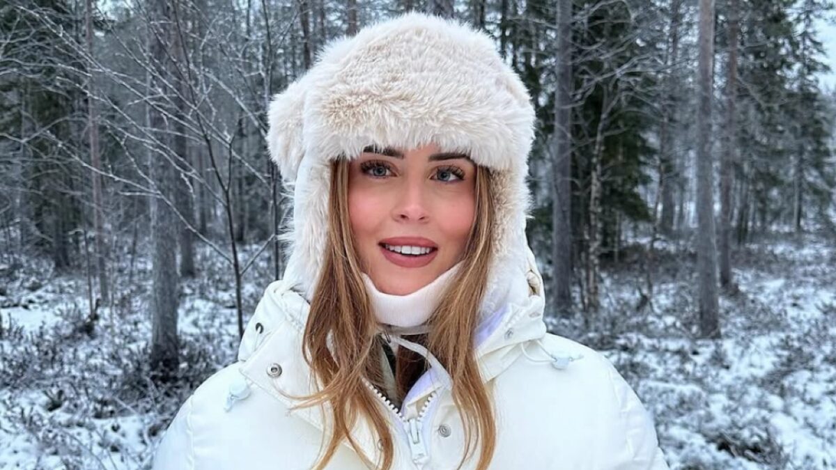 Valentina Ferragni, Look total white per la Montagna: il suo stile conquista