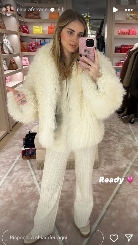 Chiara Ferragni, ‘regina delle nevi’ con il look total white per la montagna: che chic! Chiara Ferragni, ‘regina delle nevi’ con il look total white per la montagna: che chic!
