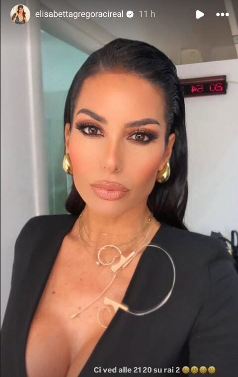 Elisabetta Gregoraci sfoggia l’abito perfetto per questo periodo: da copiare subito! Elisabetta Gregoraci sfoggia l’abito perfetto per questo periodo: da copiare subito!