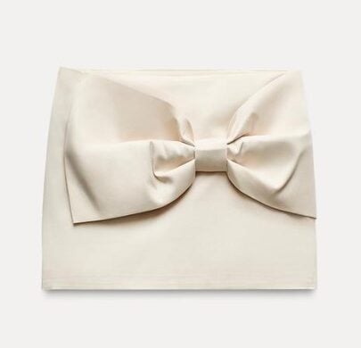Un Natale coi fiocchi: 7 Capi e Accessori con questo romantico dettaglio di stile Un Natale coi fiocchi: 7 Capi e Accessori con questo romantico dettaglio di stile