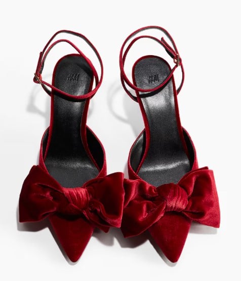 Un Natale coi fiocchi: 7 Capi e Accessori con questo romantico dettaglio di stile Un Natale coi fiocchi: 7 Capi e Accessori con questo romantico dettaglio di stile