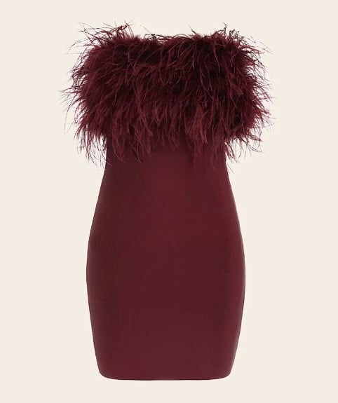 Leggeri ed eleganti, gli Abiti con le Piume sono un must delle Feste! Leggeri ed eleganti, gli Abiti con le Piume sono un must delle Feste!