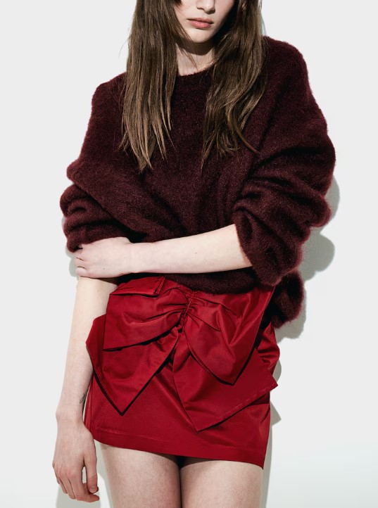Questa Minigonna con fiocco di H&M è l’item da avere in vista del Natale Questa Minigonna con fiocco di H&M è l’item da avere in vista del Natale