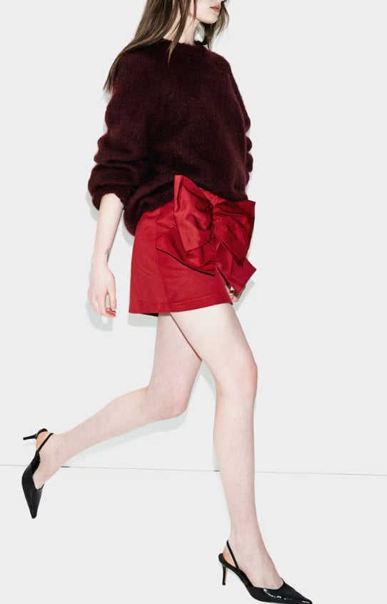 Questa Minigonna con fiocco di H&M è l’item da avere in vista del Natale Questa Minigonna con fiocco di H&M è l’item da avere in vista del Natale