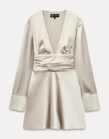 Gli Abiti in satin perfetti per un Party di Capodanno da vera diva! Gli Abiti in satin perfetti per un Party di Capodanno da vera diva!