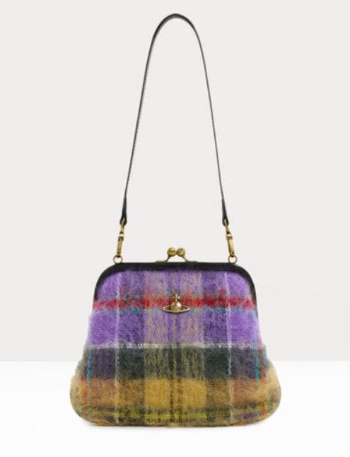 Natale fa rima con tartan! Ecco i Capi e gli Accessori nella fantasia più chic di sempre Natale fa rima con tartan! Ecco i Capi e gli Accessori nella fantasia più chic di sempre