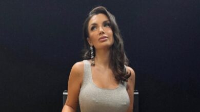 Elettra Lamborghini si prepara a Sanremo sfoggiando una nail art nude con effetto sfumato: très chic!
