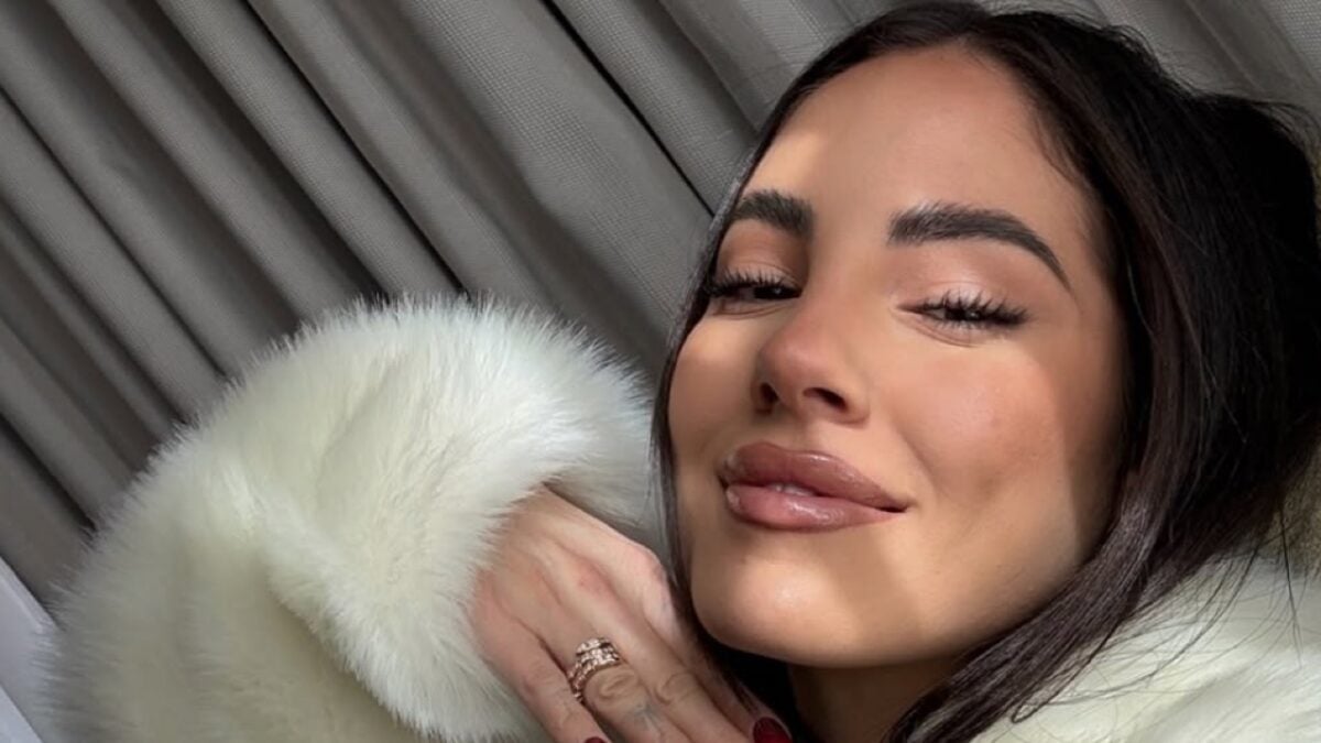 Giulia De Lellis cambia look e torna alle ‘origini’: capelli lunghissimi e liscissimi!
