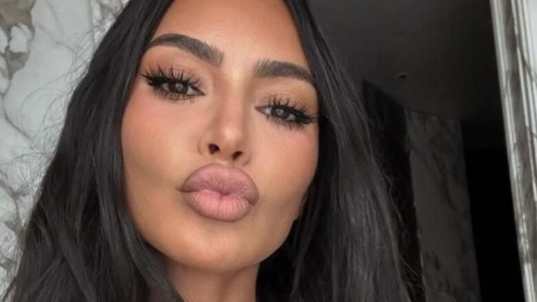 Kim Kardashian, favolosa in un Magda Butrym Look per il birthday party di Kendall Jenner FOTO