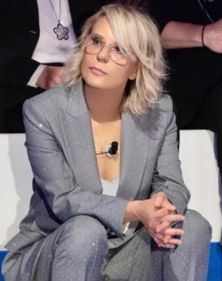 Maria De Filippi apre la nuova stagione di C’è Posta per Te con questo completo super elegante (FOTO) Maria De Filippi apre la nuova stagione di C’è Posta per Te con questo completo super elegante (FOTO)