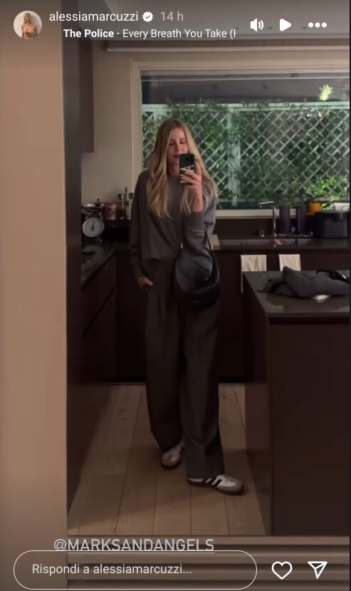 Alessia Marcuzzi, ‘shades of grey’ per il look casual&chic del weekend: guarda qui! Alessia Marcuzzi, ‘shades of grey’ per il look casual&chic del weekend: guarda qui!