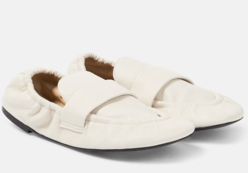 Tutte pazze per i Mocassini Slouchy, la tendenza cozy chic del 2025 Tutte pazze per i Mocassini Slouchy, la tendenza cozy chic del 2025