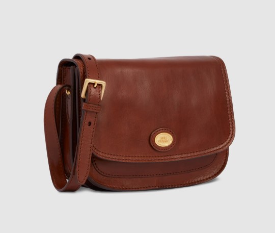 Il Country style britannico fa tendenza: ecco 6 Capi e Accessori per cavalcare subito il trend Il Country style britannico fa tendenza: ecco 6 Capi e Accessori per cavalcare subito il trend