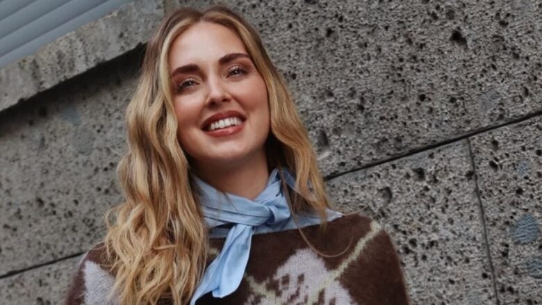 Chiara Ferragni, per il ‘back to work’ punta sull’eleganza più classica con camicia e blazer ma con un tocco glam!