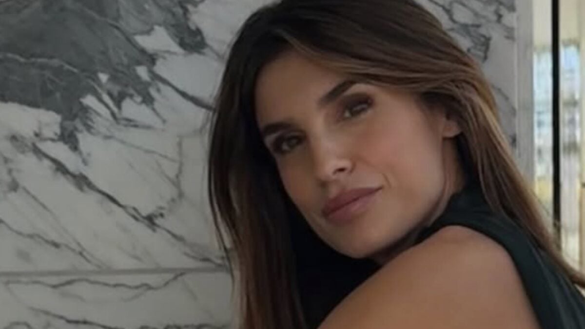 Elisabetta Canalis incanta tutti con il Look di super tendenza! FOTO