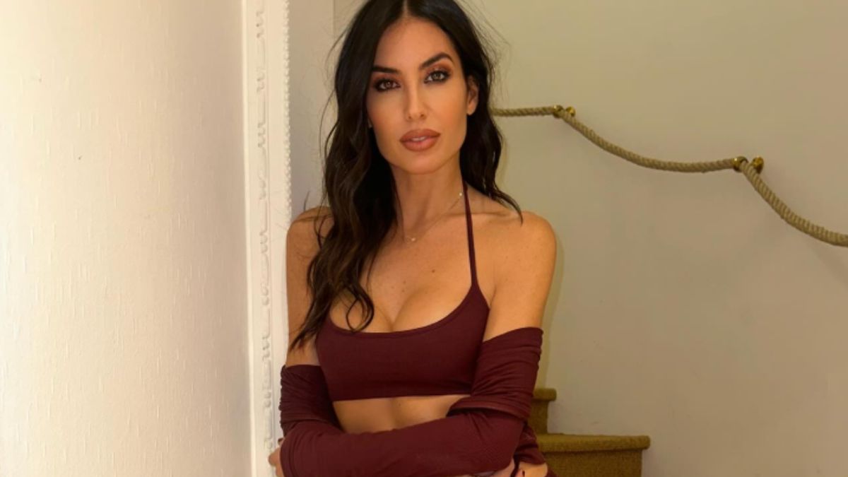 Elisabetta Gregoraci sceglie il completo due pezzi come must per la primavera: da sfoggiare tutti i giorni!