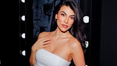 Giulia Salemi, con il Look di super tendenza per il debutto della nuova stagione del suo Podcast ‘Non lo faccio x moda’
