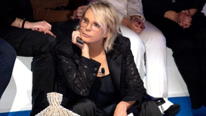 Maria De Filippi, ad Amici con uno dei suoi must di stagione: scopri qui il Look!