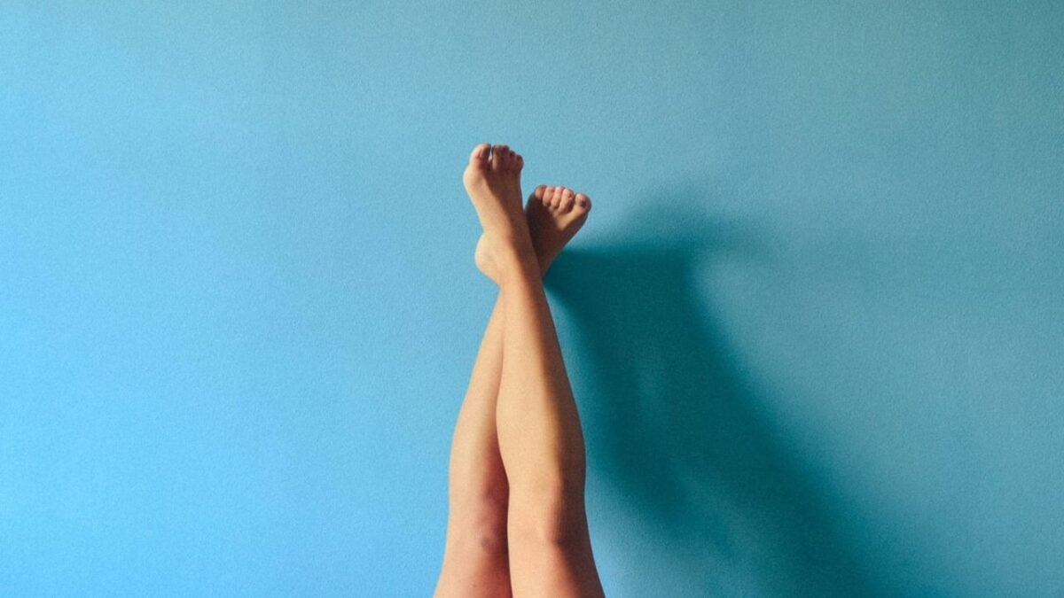 Addio alle “Gambe a Fragola”: scopri le cause nascoste e i rimedi che funzionano davvero!