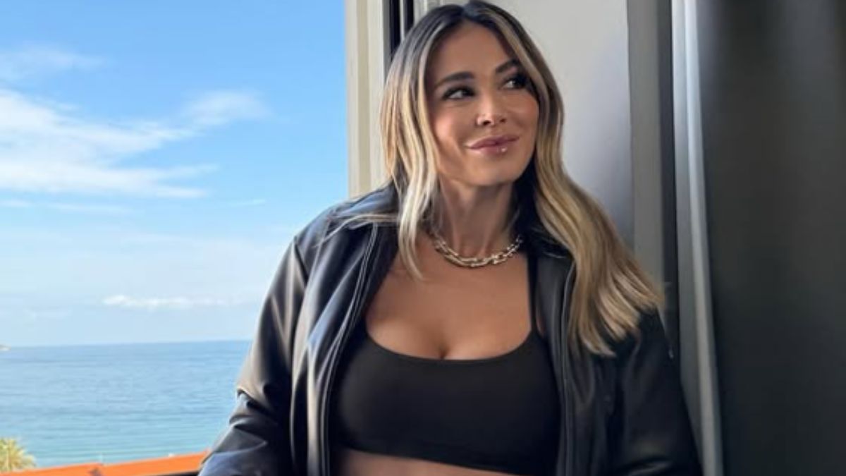 Diletta Leotta, super hot in Germania con il mini dress e gli stivali alti in pelle!