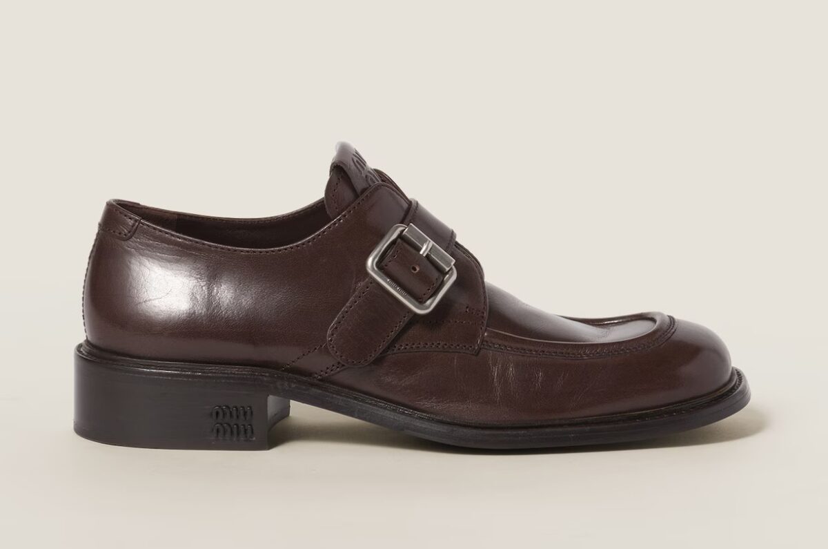Altro che mocassini, sono queste le Scarpe basse più eleganti del momento! Altro che mocassini, sono queste le Scarpe basse più eleganti del momento!