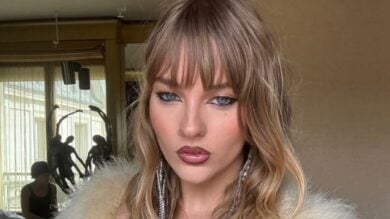 Victoria De Angelis, Look glamour alla sfilata di Maison Valentino (FOTO)