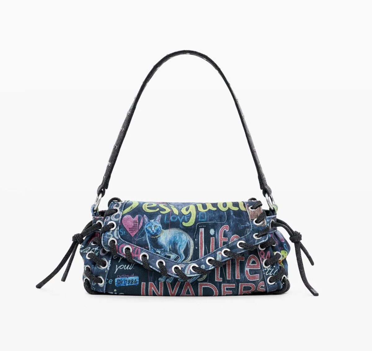 La Spring Summer 2025 di Desigual è un inno agli anno alla libertà di espressione La Spring Summer 2025 di Desigual è un inno agli anno alla libertà di espressione