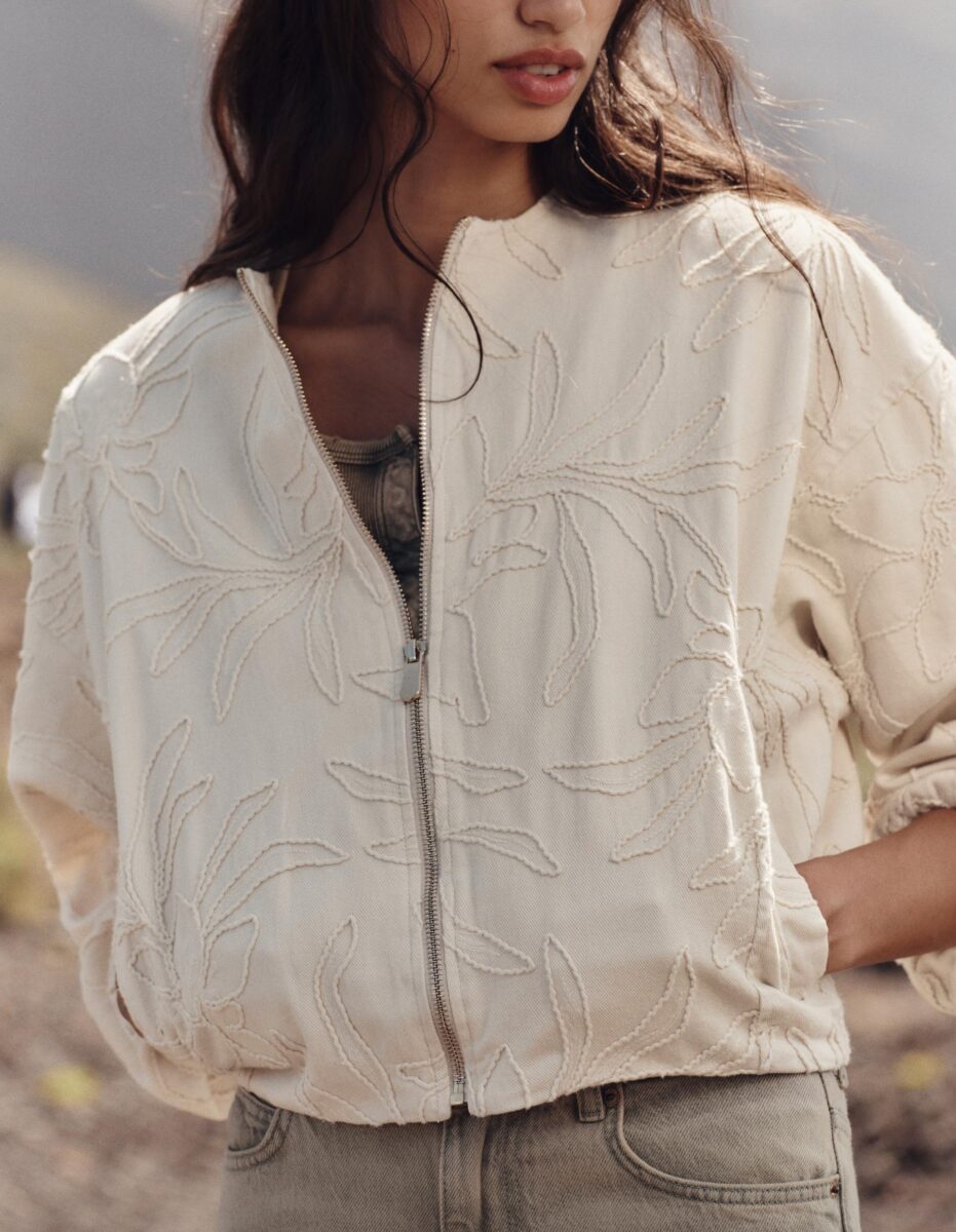 Originale e ricercata, la Giacca ricamata by Zara è un must di Primavera Originale e ricercata, la Giacca ricamata by Zara è un must di Primavera