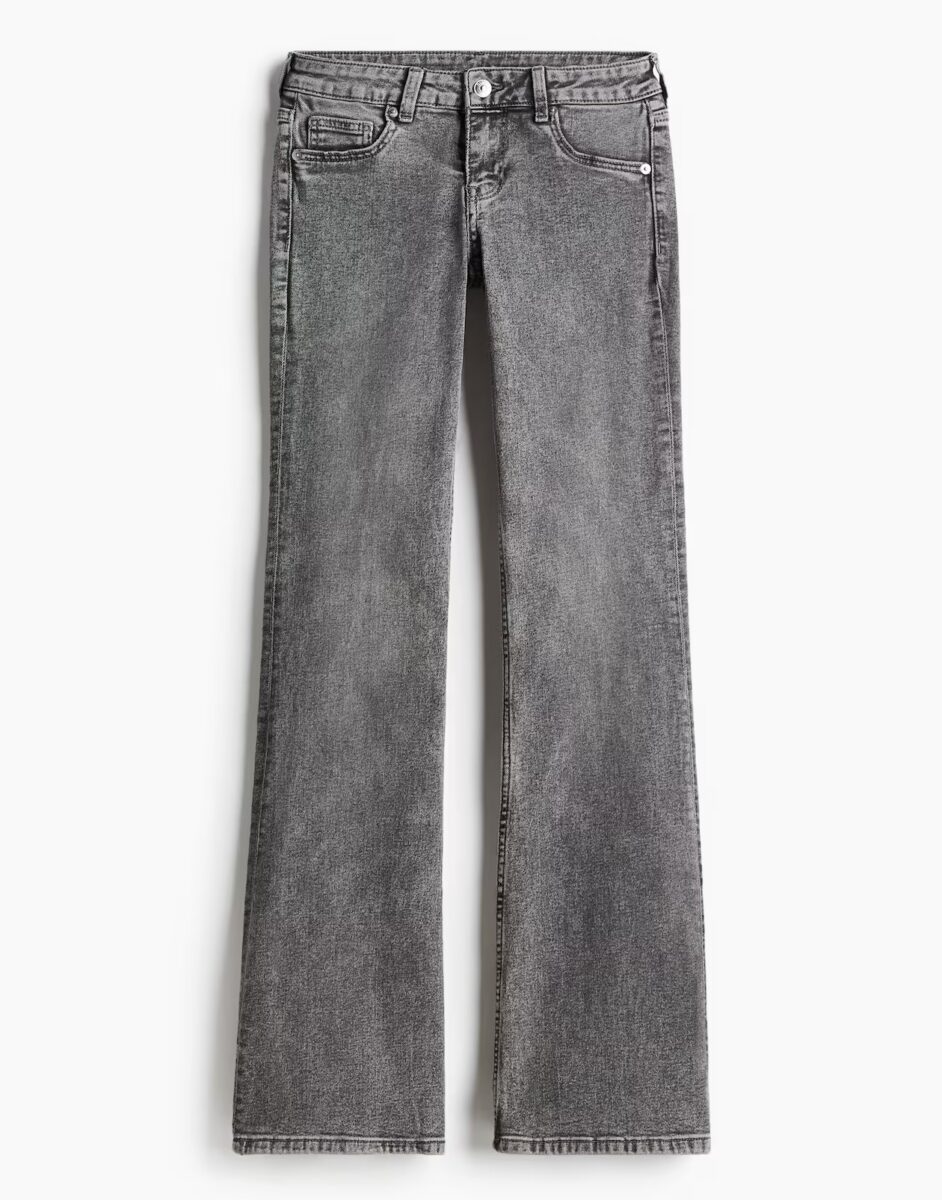 I Pantaloni a vita bassa sono il grande trend della Primavera 2025 I Pantaloni a vita bassa sono il grande trend della Primavera 2025