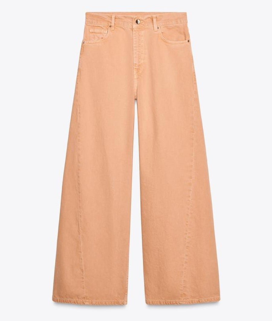 Wishlist dei Jeans colorati per la Primavera 2025 Wishlist dei Jeans colorati per la Primavera 2025