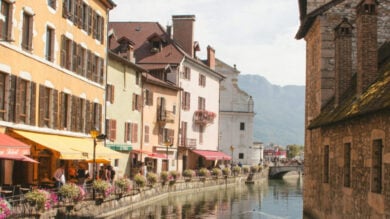 Questo villaggio francese nel cuore delle Alpi vi lascerà a bocca aperta