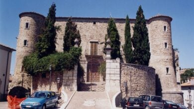 Tra vicoli pittoreschi e affascinanti grotte di tufo, questo Borgo Campano è una vera meraviglia!