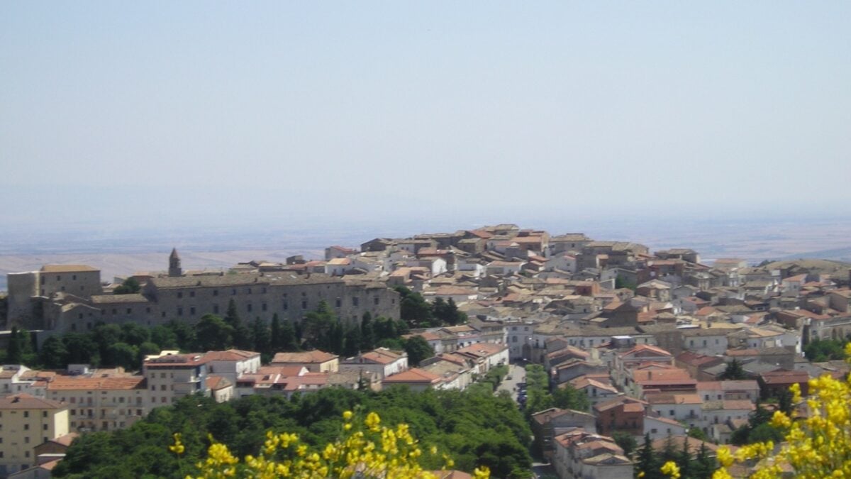 Un borgo incantato della Puglia: tra castelli medievali e panorami mozzafiato