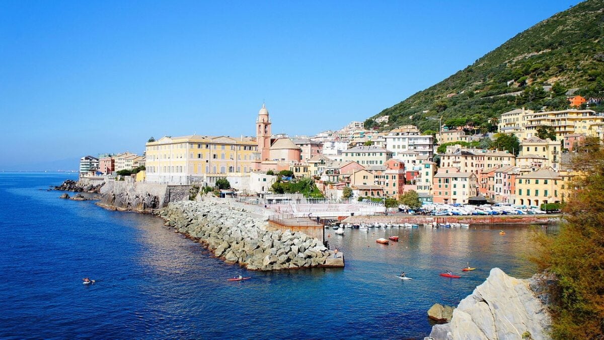 In questo splendido quartiere della città di Genova sorge un borgo marinaro perfetto per un weekend di primavera