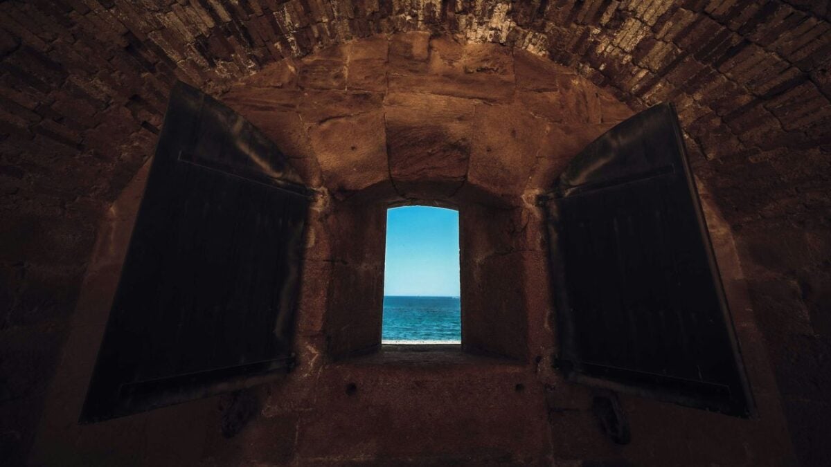 Il Borgo siciliano tra necropoli millenarie e meraviglie barocche che ancora pochi conoscono