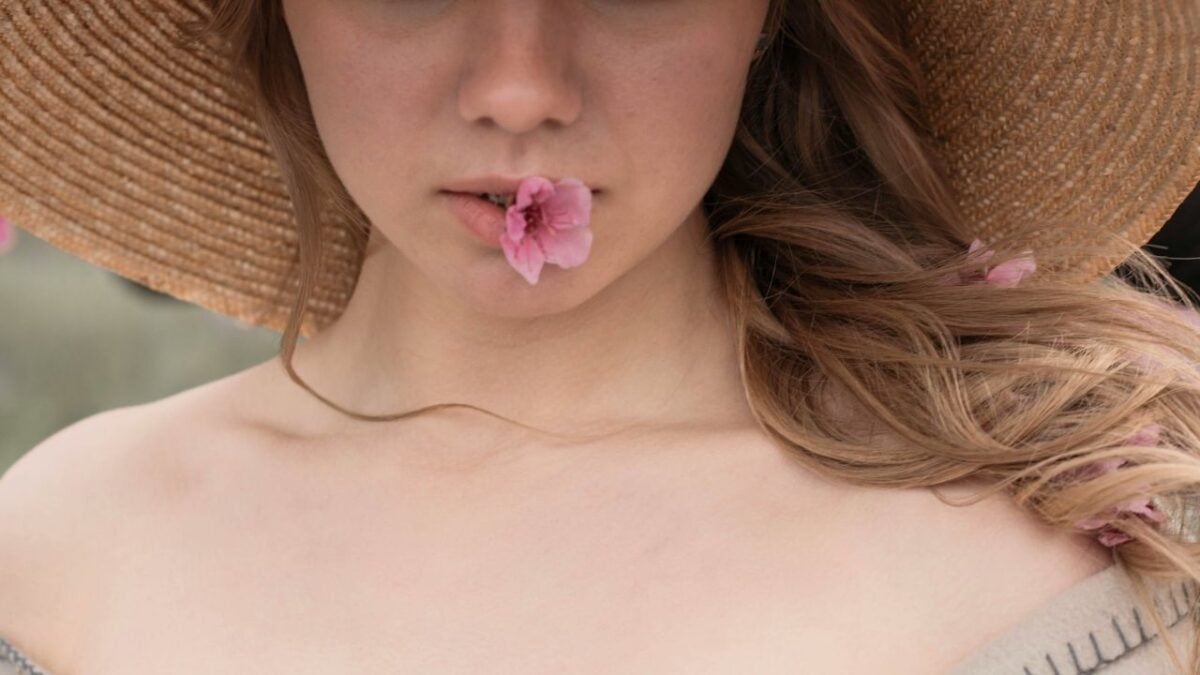 Il ritorno del nude: è questo il make up labbra della primavera 2025