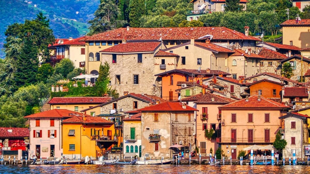 È uno dei Borghi più belli della Lombardia, un angolo di paradiso sul Lago d’Iseo
