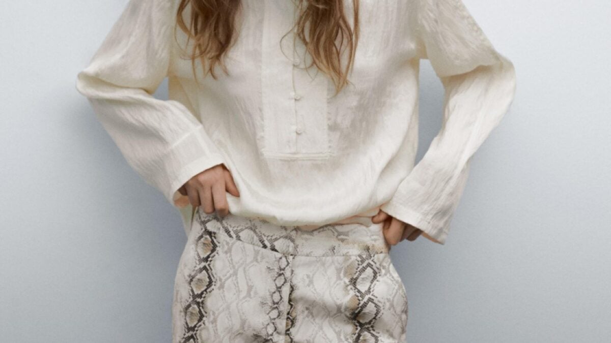 I Pantaloni animalier di Massimo Dutti sono la mania del momento