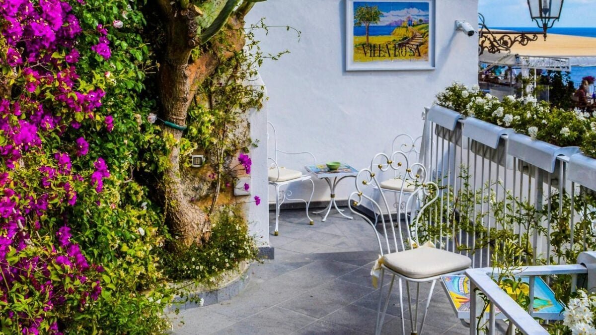 Giardino piccolo? Ecco gli arredi outdoor salvaspazio che stanno ovunque!