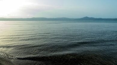 Questo splendido Borgo sul Lago di Bracciano sembra uscito da un Film!