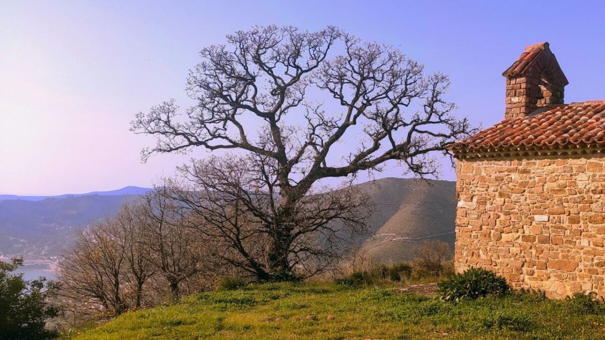 Questo borgo tra i monti del Cilento rivela paesaggi fiabeschi