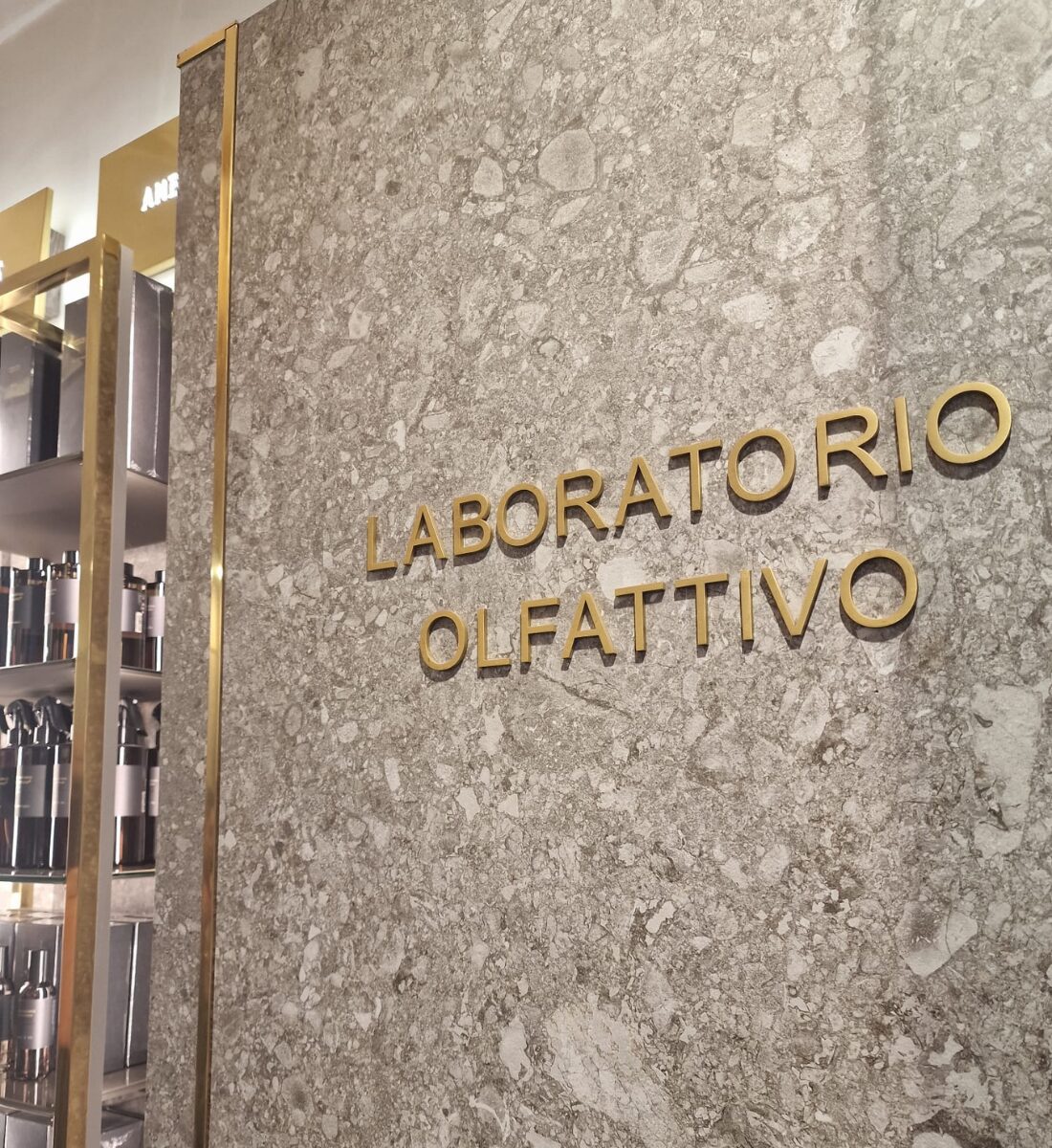 È già estate con la Classic Collection in Fiore di Laboratorio Olfattivo: profumi freschi che sanno di leggerezza e libertà! È già estate con la Classic Collection in Fiore di Laboratorio Olfattivo: profumi freschi che sanno di leggerezza e libertà!