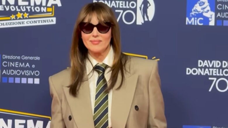 Monica Bellucci strega tutti ai David di Donatello con il suo Look mannish FOTO