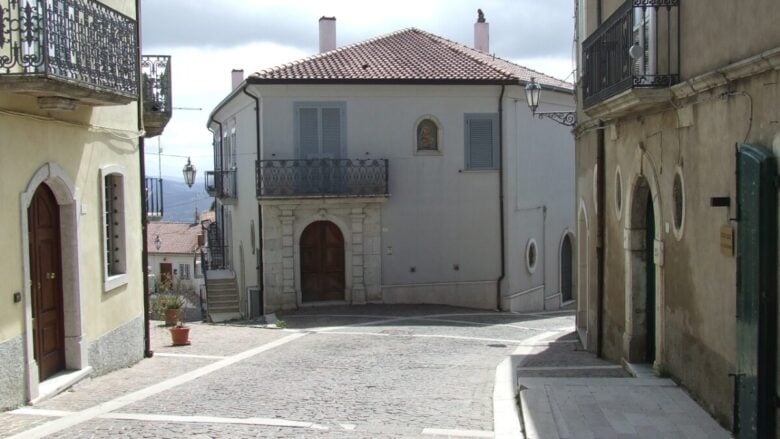 Il borgo campano che ti sorprende con panorami infiniti e tradizioni da gustare