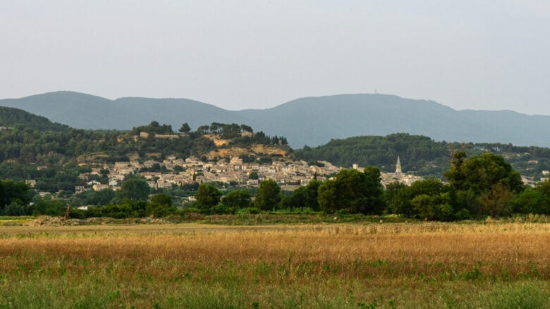 Il Borgo marchigiano dove il tempo si è fermato: tra vicoli di pietra e leggende millenarie