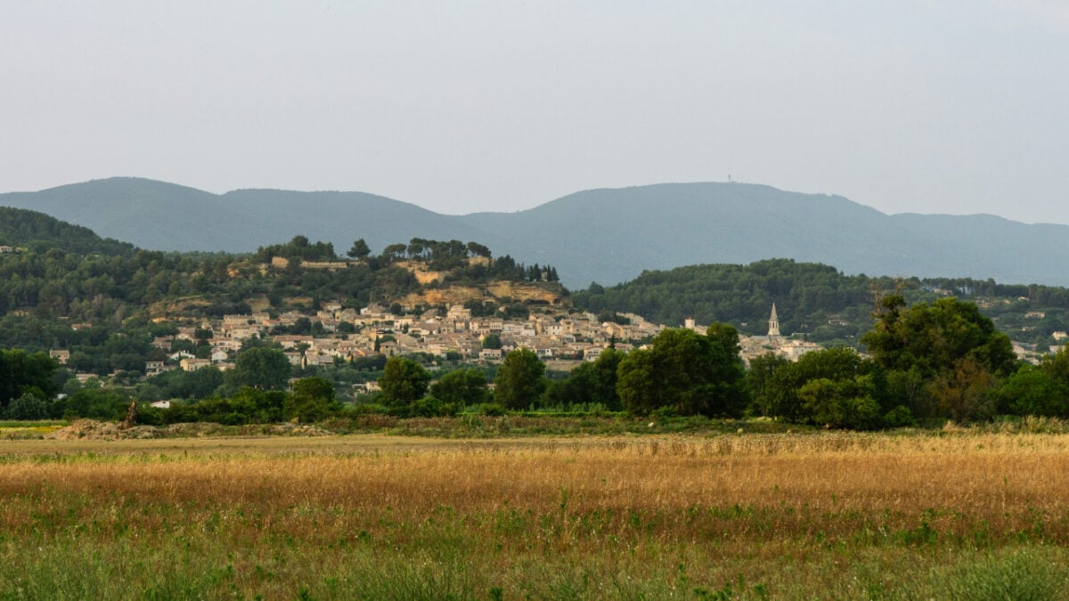 Il Borgo marchigiano dove il tempo si è fermato: tra vicoli di pietra e leggende millenarie